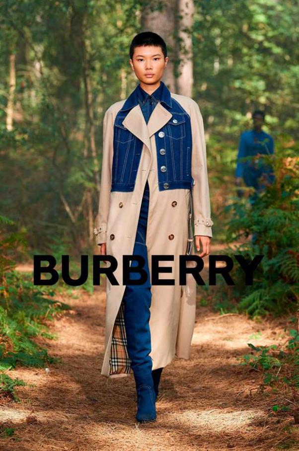 Collection Woman . Burberry (2021-03-23-2021-03-23)