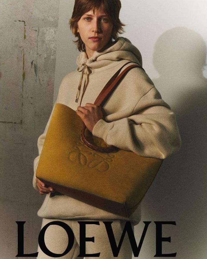 New Collection  . Loewe Mode (2021-04-07-2021-04-07)