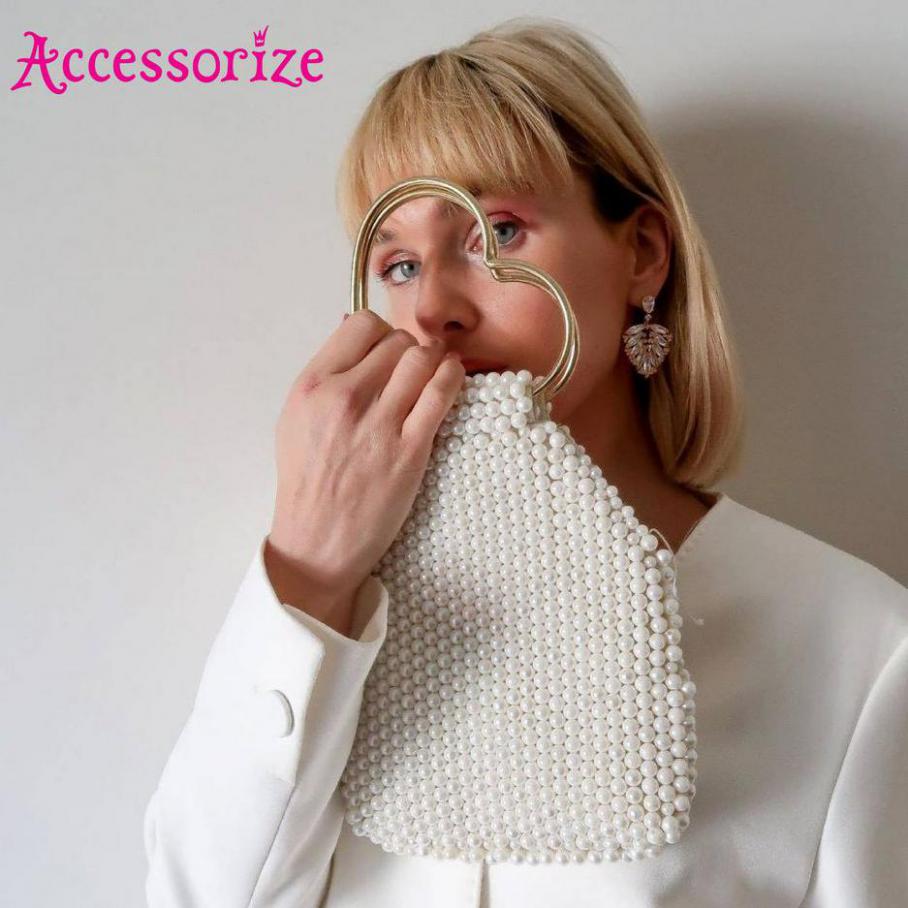 Kollection Arrivals . Accessorize (2021-07-25-2021-07-25)