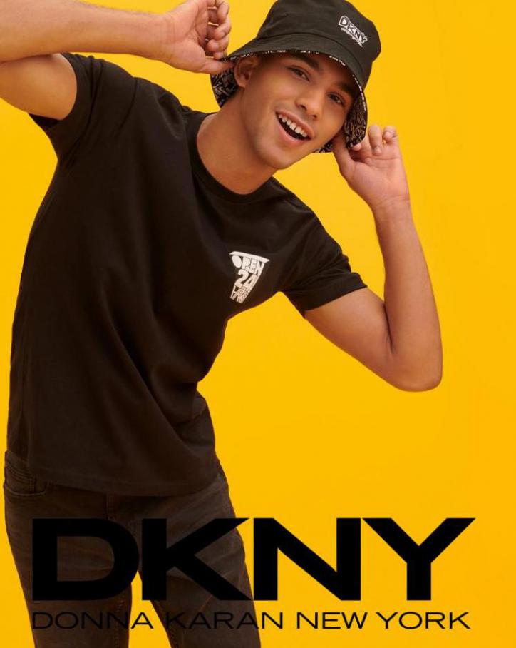 Neue Kollektion. DKNY (2021-12-15-2021-12-15)